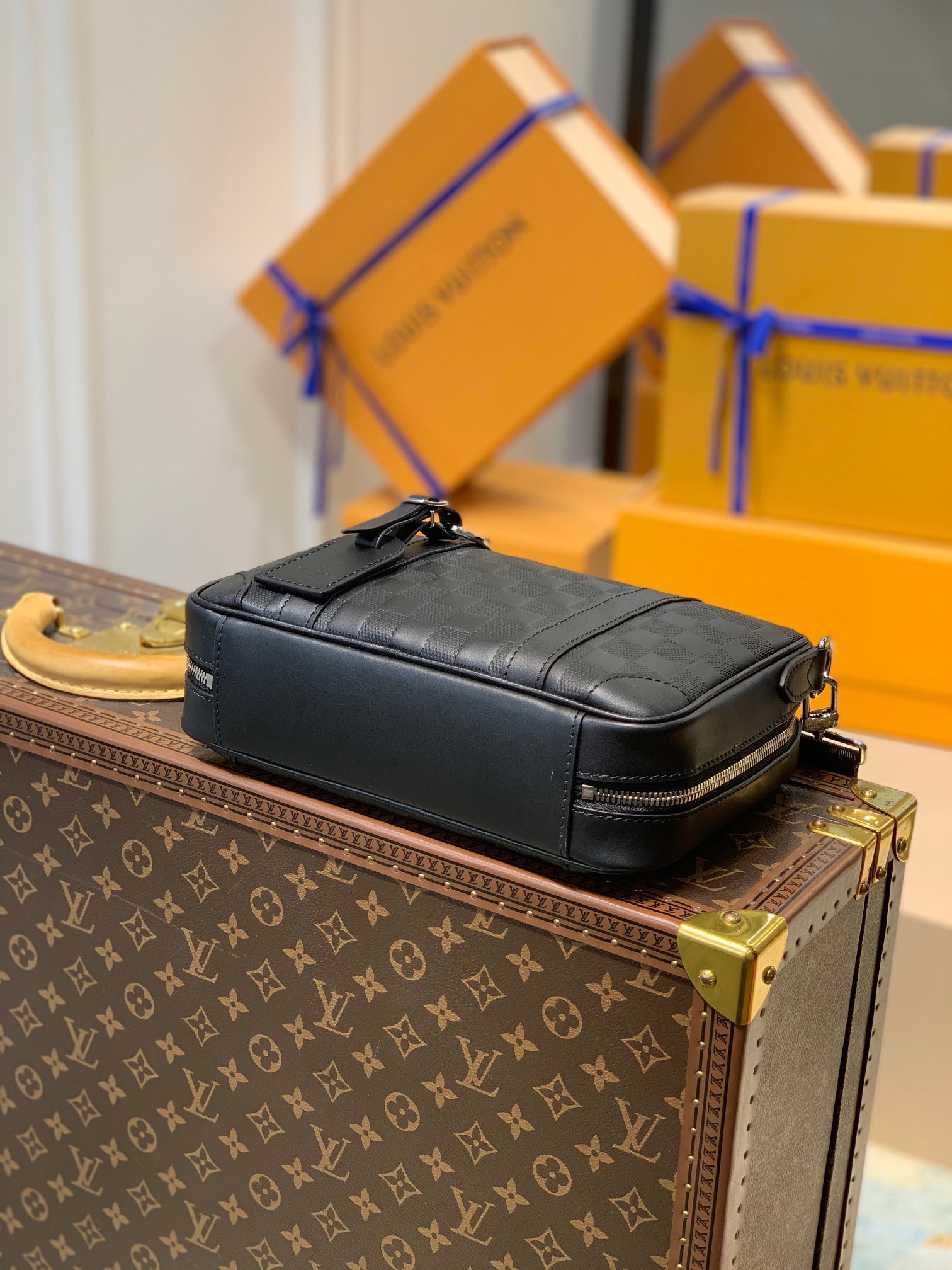 z3165004187175 719901f3ab73570492041f88d246caf2 - T&uacute;i x&aacute;ch nam Louis Vuitton Si&ecirc;u Cấp TXNLV2141