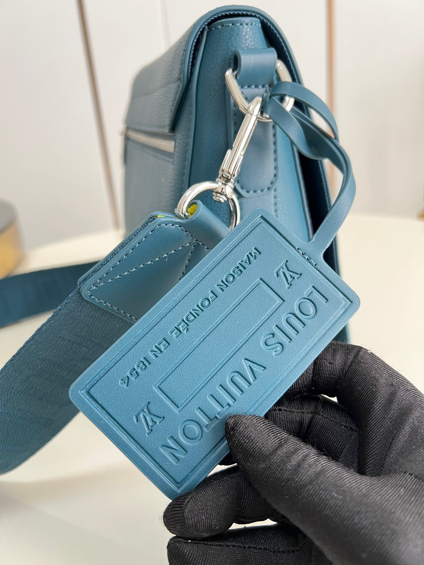 z3173381914271 b131ee98e197cf8e2899c4485d168c60 - T&uacute;i x&aacute;ch nam Louis Vuitton Si&ecirc;u Cấp TXNLV2156