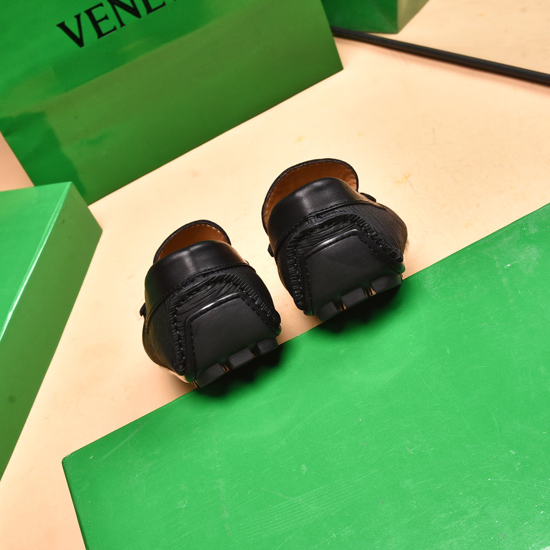 z3204389686062 63dc2f3b21063f371ade654cb5f7f9f6 - Gi&agrave;y nam Bottega Veneta si&ecirc;u cấp MSSC2208