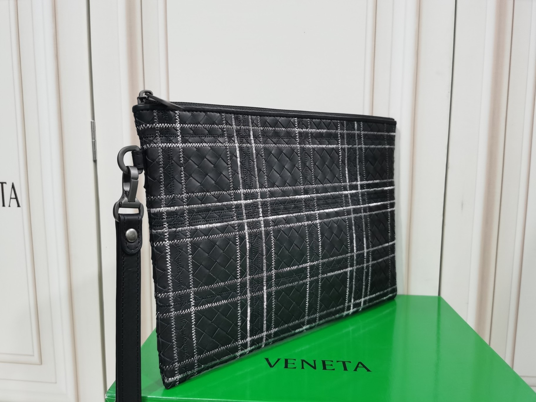 z3213040055047 189aaaaa0c3fdf250ebfcc55e28f771b - V&iacute; nam Bottega Veneta Si&ecirc;u Cấp VNSC2220