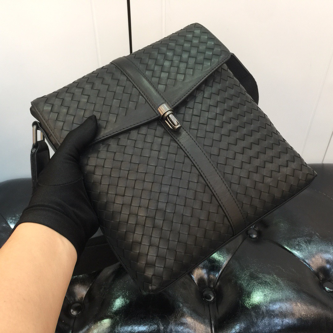z3213044582380 204efe289524ad8e497ed076e183a8b8 - T&uacute;i x&aacute;ch nam Bottega Veneta Si&ecirc;u Cấp TXNSC2214
