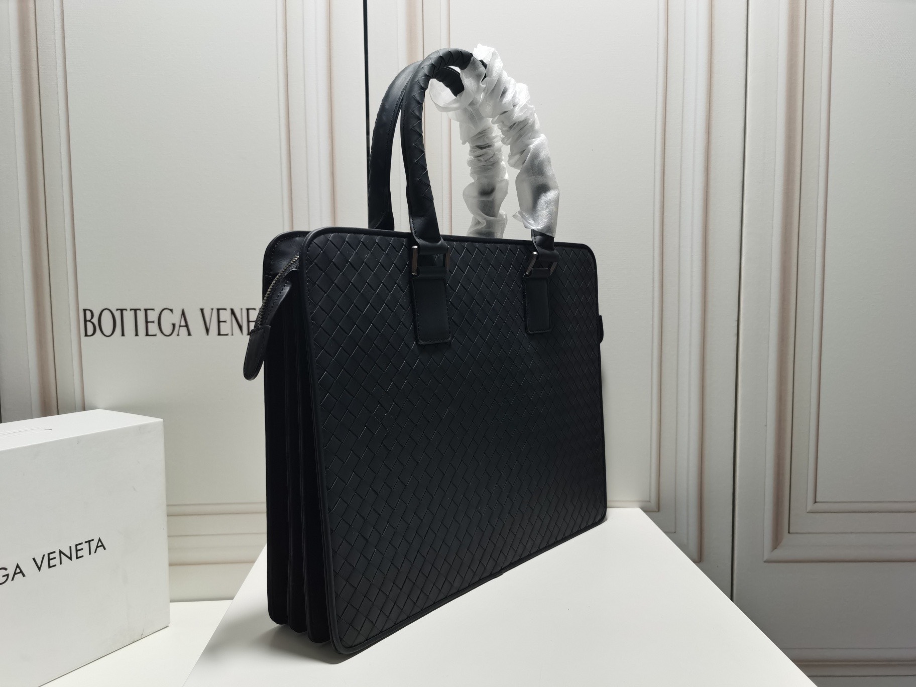 z3213054203443 5f6a6ba4a6d32c3fa2c9b07fb0539b73 - T&uacute;i x&aacute;ch nam Bottega Veneta Si&ecirc;u Cấp TXNSC2216