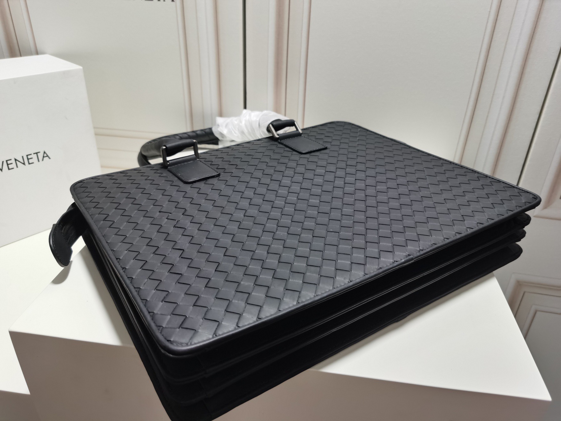 z3213054211001 311019af87c2cd7f144ee30b973fa079 - T&uacute;i x&aacute;ch nam Bottega Veneta Si&ecirc;u Cấp TXNSC2216