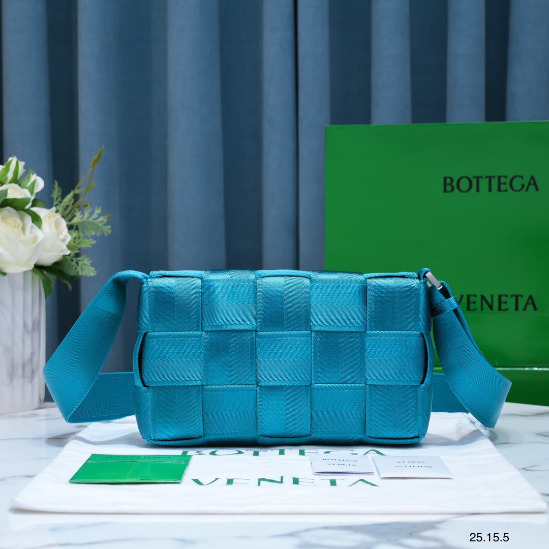 z3213054641182 e70f774cf970382fd5d6a4c24d3f6fb4 - T&uacute;i x&aacute;ch nam Bottega Veneta Si&ecirc;u Cấp TXNSC2217