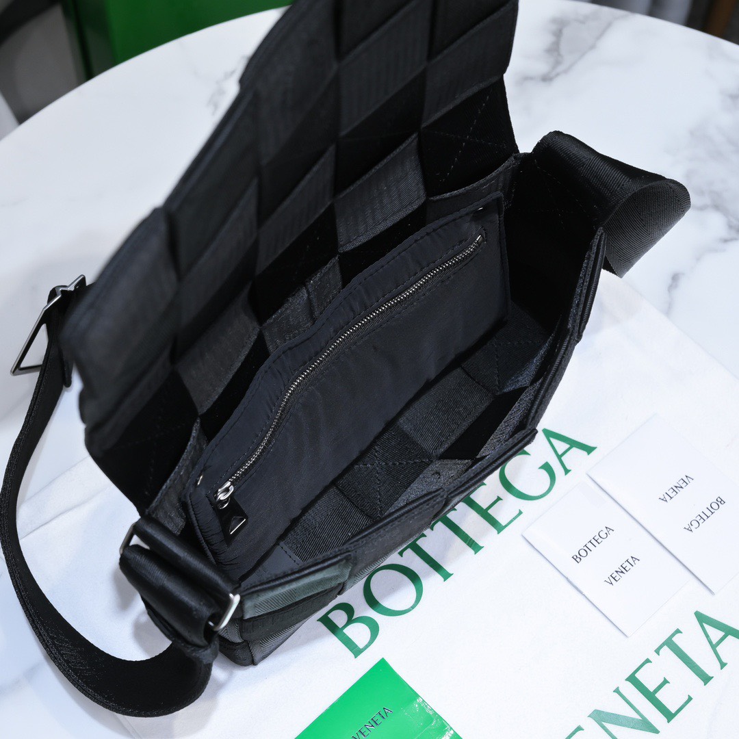 z3213054908985 ce256d2d4b7633098f232d7b3a58497b - T&uacute;i x&aacute;ch nam Bottega Veneta Si&ecirc;u Cấp TXNSC2218