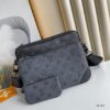 z3213130078643 8114f08e69de4af31da4c11c3da1a8d7 100x100 - Túi xách nam Louis Vuitton Siêu Cấp TXNLV2233