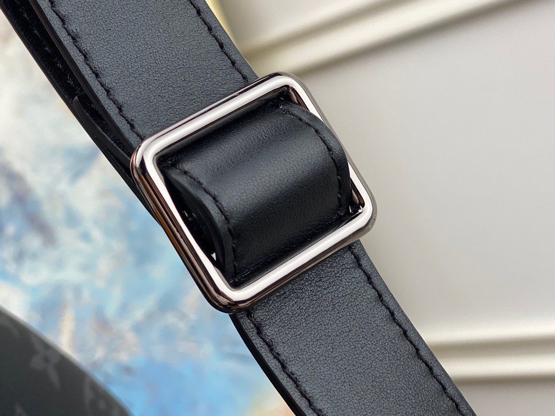 z3258326849348 ddbac51ccfc5a72e908e02d17ac929b3 - T&uacute;i x&aacute;ch nam Louis Vuitton Si&ecirc;u Cấp TXNLV2294