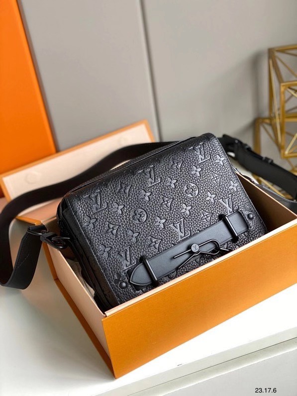 z3263717079120 07c3fbfc1e41566e1494026797dc6dca - T&uacute;i x&aacute;ch nam Louis Vuitton Si&ecirc;u Cấp TXNLV2302