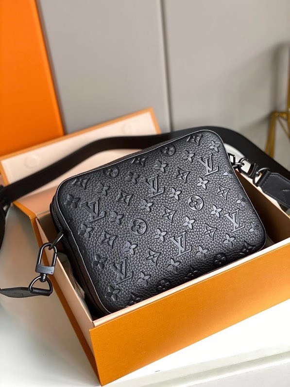 z3263717093589 069f6a6c6e85ed9f0456d33a137dcdee - T&uacute;i x&aacute;ch nam Louis Vuitton Si&ecirc;u Cấp TXNLV2302