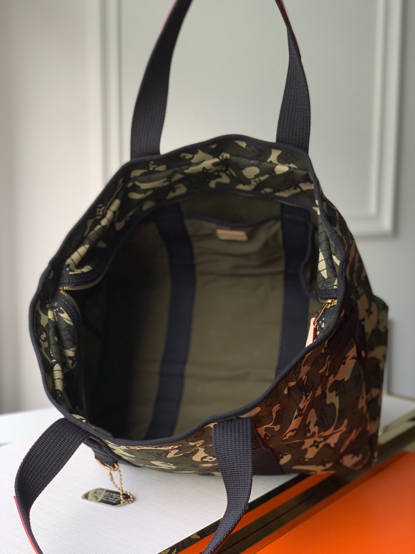 z3272072588848 8366f3ee930e7082355fd61e2cdf4012 - Túi xách nam Louis Vuitton Siêu Cấp TXNLV2315 z3272072588848 8366f3ee930e7082355fd61e2cdf4012 - Túi xách nam Louis Vuitton Siêu Cấp TXNLV2315