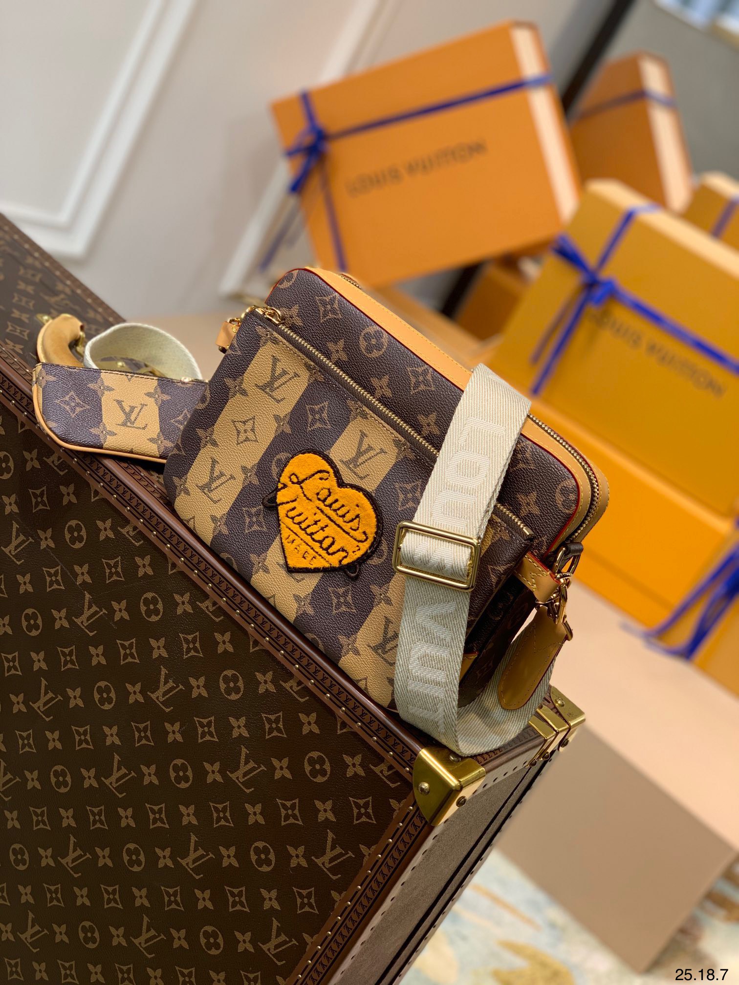 z3280311150293 3b9f81483f4705e07ae4bce8b2becbb1 - Túi xách nam Louis Vuitton Siêu Cấp TXNLV2323 z3280311150293 3b9f81483f4705e07ae4bce8b2becbb1 - Túi xách nam Louis Vuitton Siêu Cấp TXNLV2323