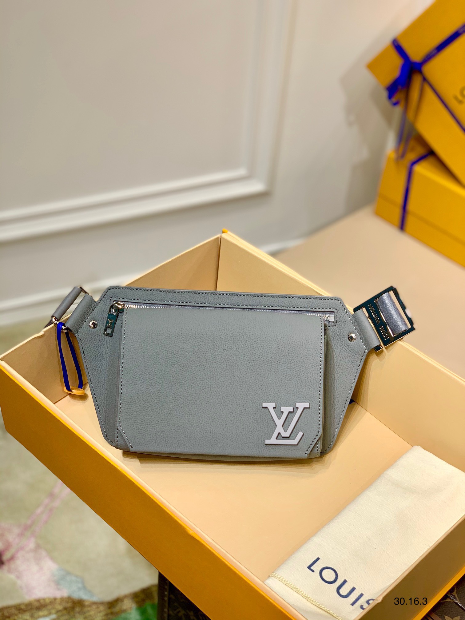 Túi xách nam Louis Vuitton Siêu Cấp TXNLV2343 z3301331682581 ca9f0b8ae9c4dd175238af67da0c5f50 510x680 - Túi xách nam Louis Vuitton Siêu Cấp TXNLV2343