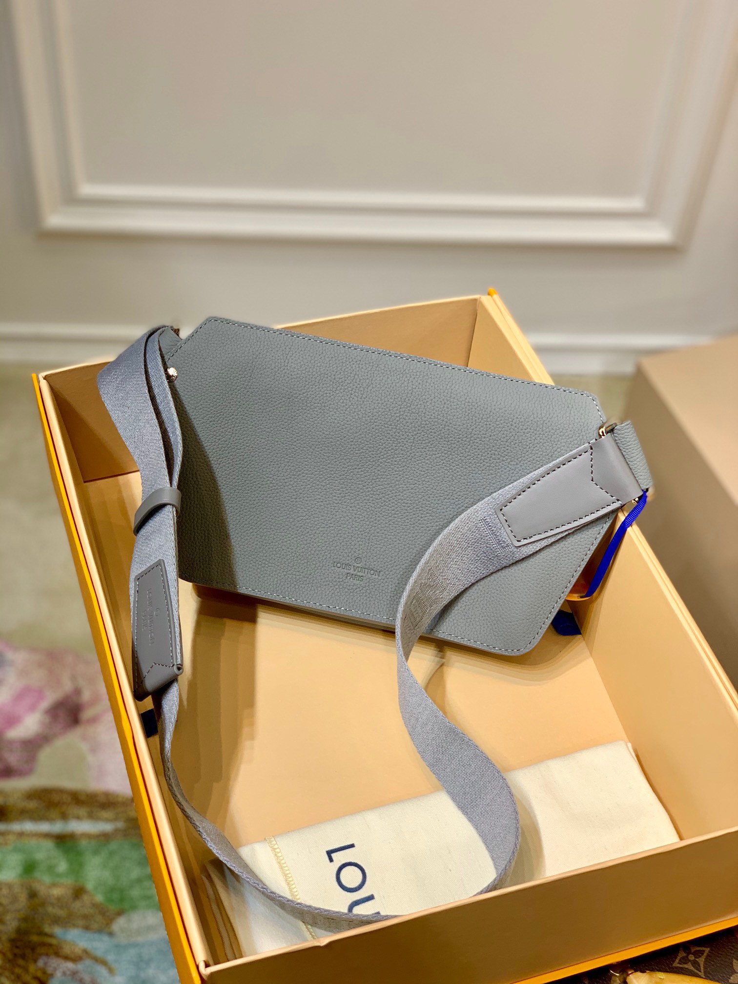 Túi xách nam Louis Vuitton Siêu Cấp TXNLV2343 z3301331750893 4a3dc4c2fa4dbbcf23371c3115cf8ca3 510x680 - Túi xách nam Louis Vuitton Siêu Cấp TXNLV2343