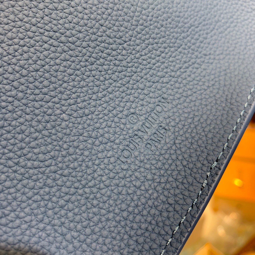 Túi xách nam Louis Vuitton Siêu Cấp TXNLV2343 z3301331813060 e21e1d0b069a2ed0a3f87e1444ccd56d 510x510 - Túi xách nam Louis Vuitton Siêu Cấp TXNLV2343
