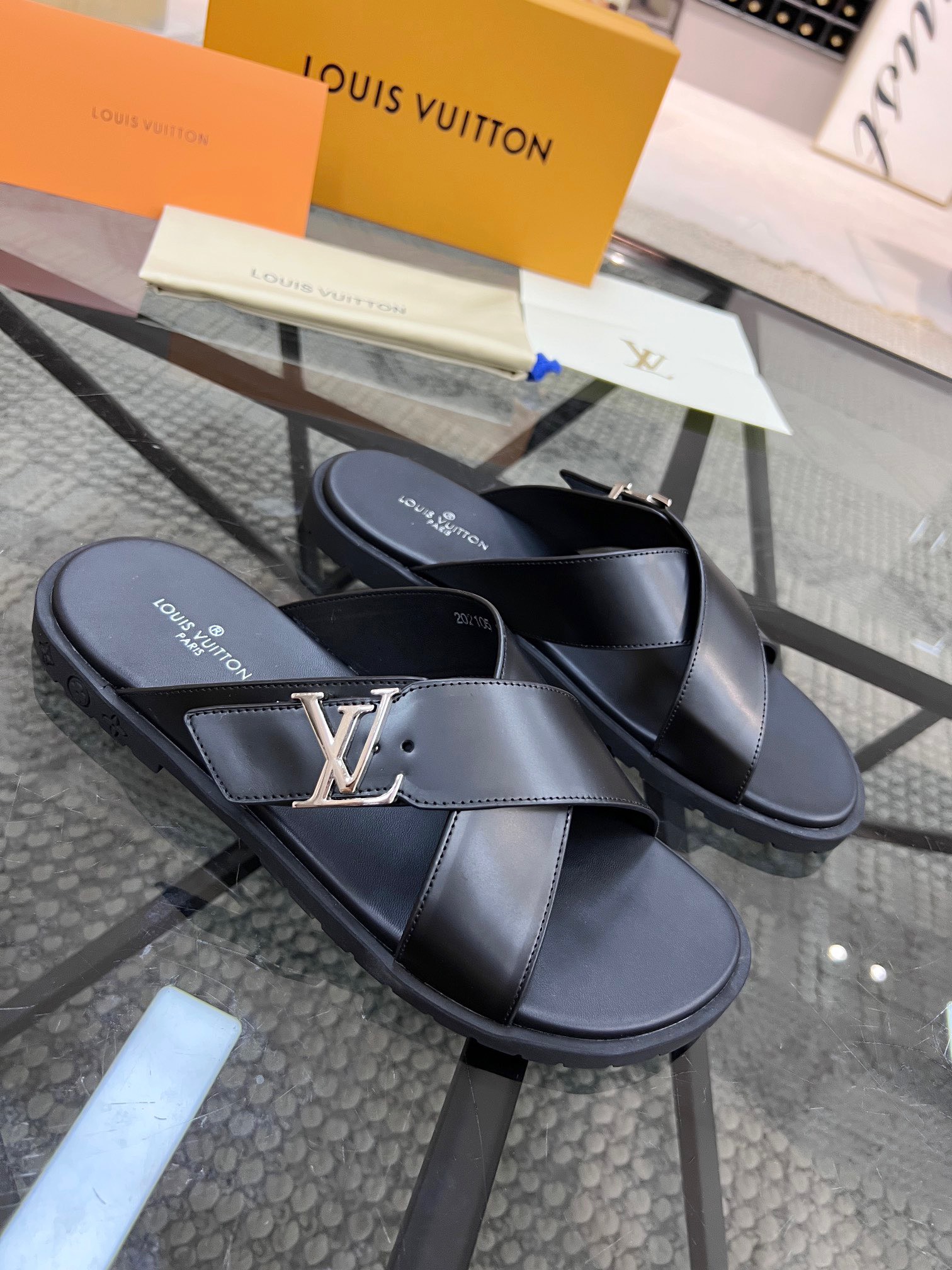 z3309456936042 4f6d26530036cb49c08b9294eb49a5e8 - Dép nam Louis Vuitton siêu cấp GNSC2349 z3309456936042 4f6d26530036cb49c08b9294eb49a5e8 - Dép nam Louis Vuitton siêu cấp GNSC2349