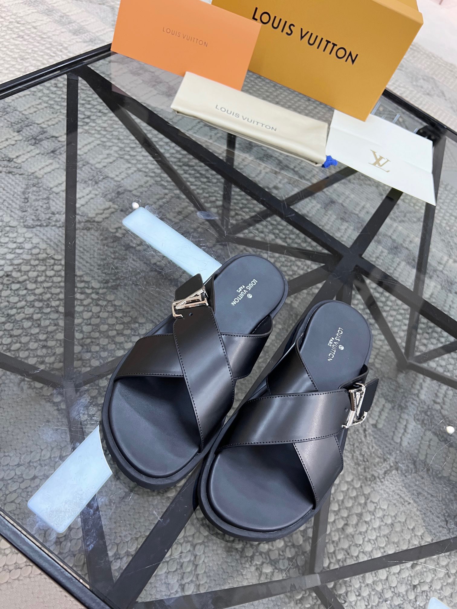 z3309456941361 a1fd485cfb36393fecf8add10070de07 - Dép nam Louis Vuitton siêu cấp GNSC2349 z3309456941361 a1fd485cfb36393fecf8add10070de07 - Dép nam Louis Vuitton siêu cấp GNSC2349