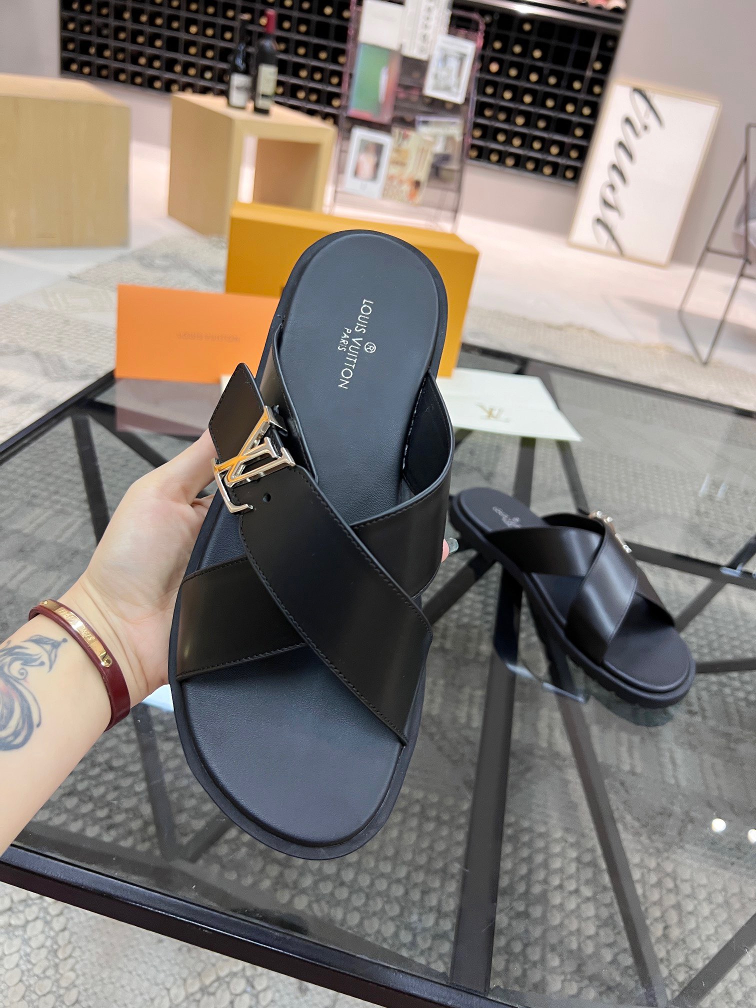 z3309456969098 4afdb02caaf126c16c26dfc38c067a75 - Dép nam Louis Vuitton siêu cấp GNSC2349 z3309456969098 4afdb02caaf126c16c26dfc38c067a75 - Dép nam Louis Vuitton siêu cấp GNSC2349