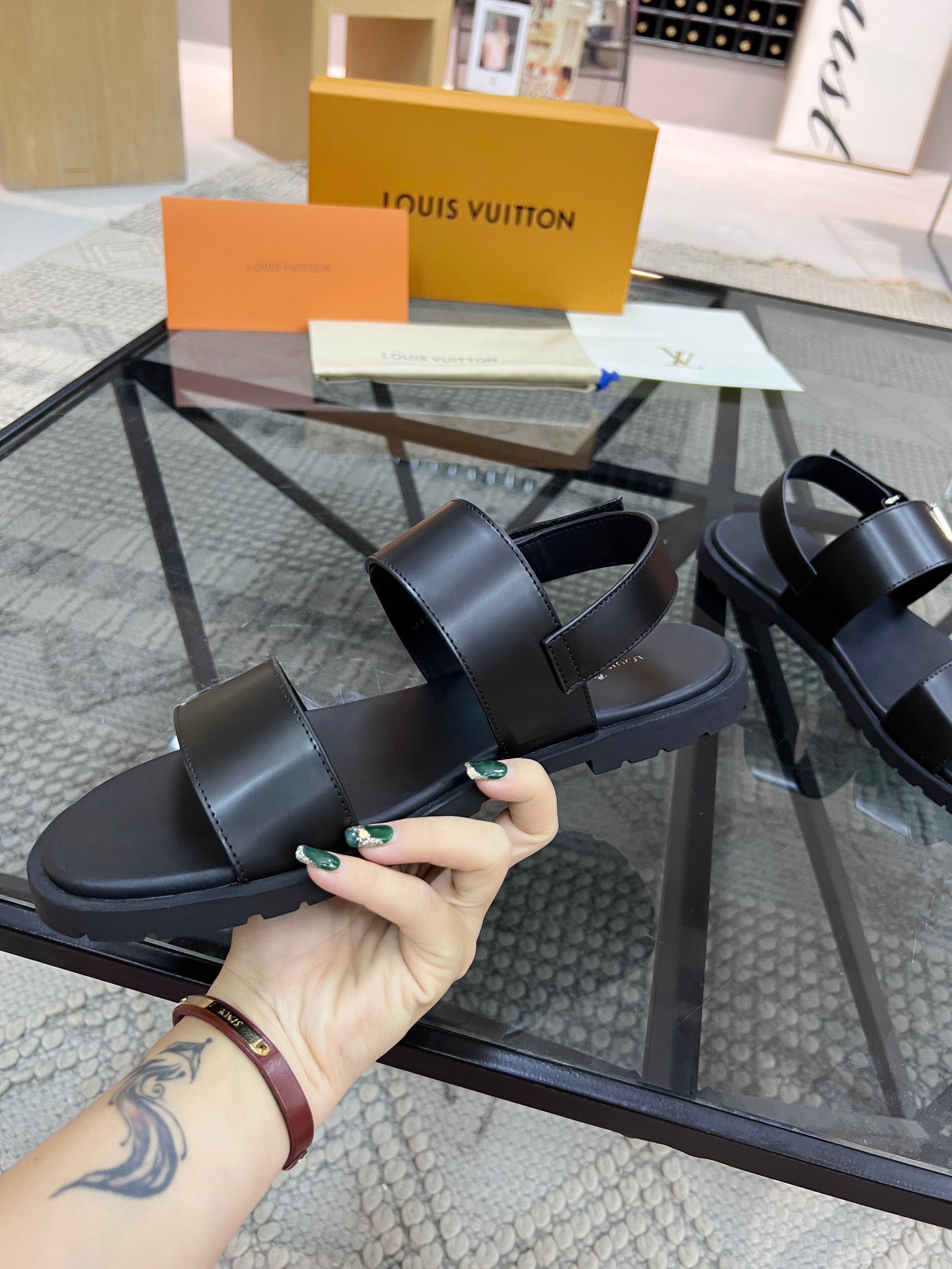 z3309457596282 398e73f1293e08039b40d79a843838b0 - D&eacute;p nam Louis Vuitton si&ecirc;u cấp GNSC2350