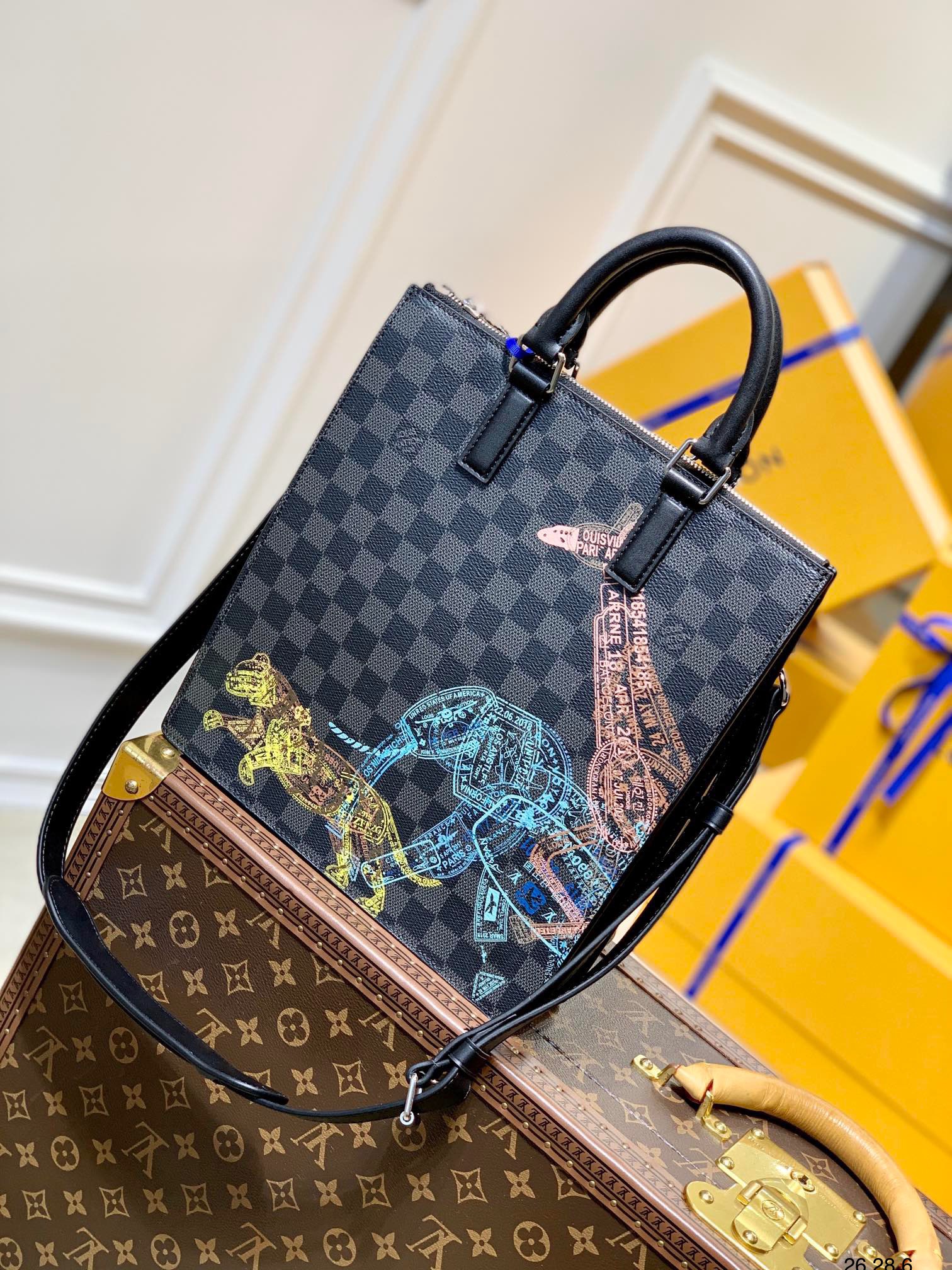 z3314648025556 48d4ad3274eb26581767ad998a1549a8 - T&uacute;i x&aacute;ch nam Louis Vuitton Si&ecirc;u Cấp TXNLV2355