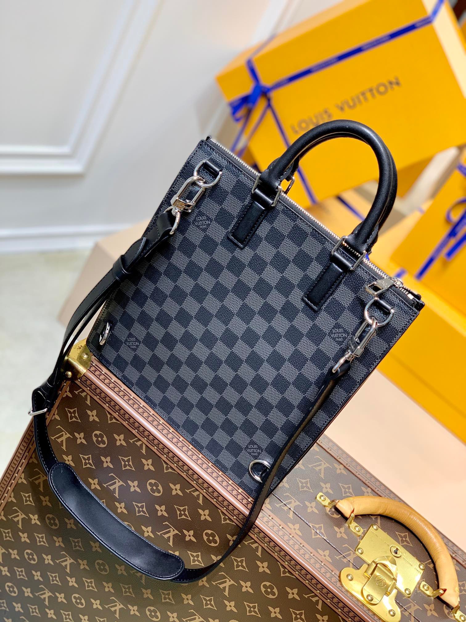 z3314648026148 a749b18b62ade350e058b80d021d68de - T&uacute;i x&aacute;ch nam Louis Vuitton Si&ecirc;u Cấp TXNLV2355