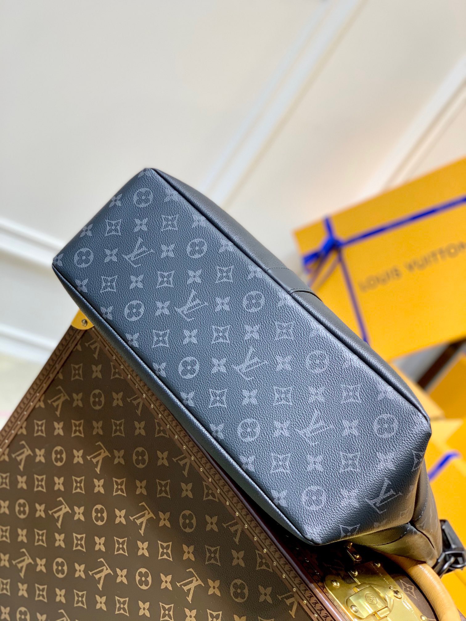 z3314648727126 7e653ff3602f1771eb5a550aaaf7e124 - T&uacute;i x&aacute;ch nam Louis Vuitton Si&ecirc;u Cấp TXNLV2357