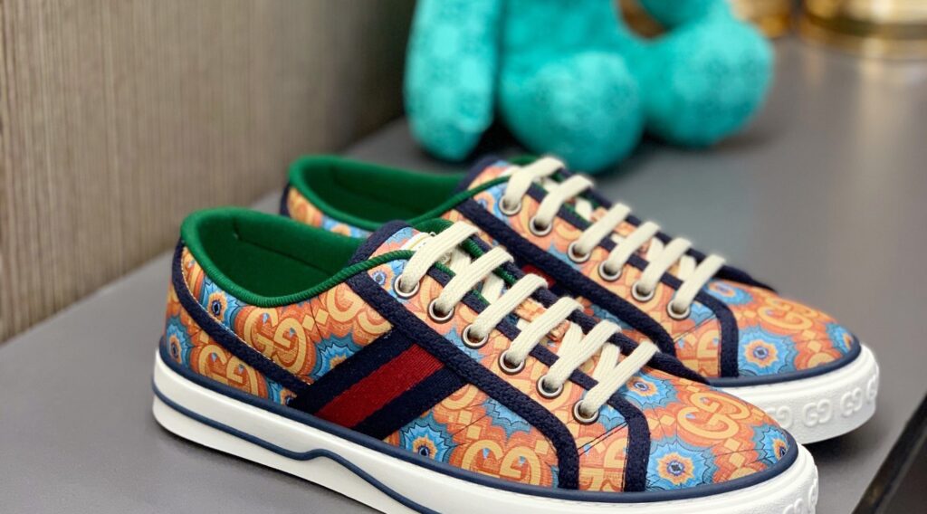 z3348979448981 68f717a309d6ecb184fb4f849c1d643e 1024x568 - Gi&agrave;y Nam Gucci Si&ecirc;u Cấp GNGC2403