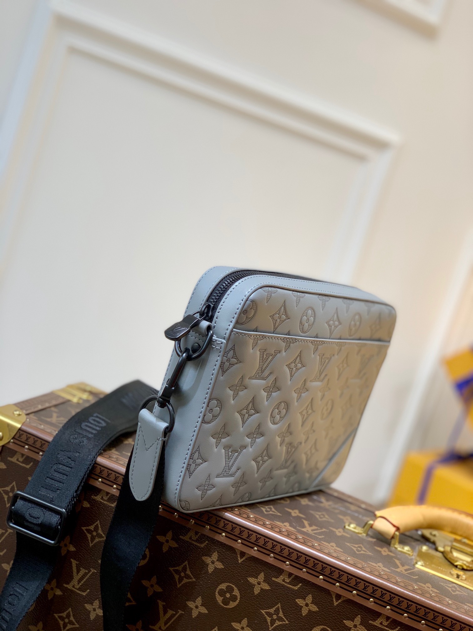 z3377146385040 c4d55f679965c3a1f5873c1c561177c5 - Túi xách nam Louis Vuitton Siêu Cấp TXNLV2420 z3377146385040 c4d55f679965c3a1f5873c1c561177c5 - Túi xách nam Louis Vuitton Siêu Cấp TXNLV2420