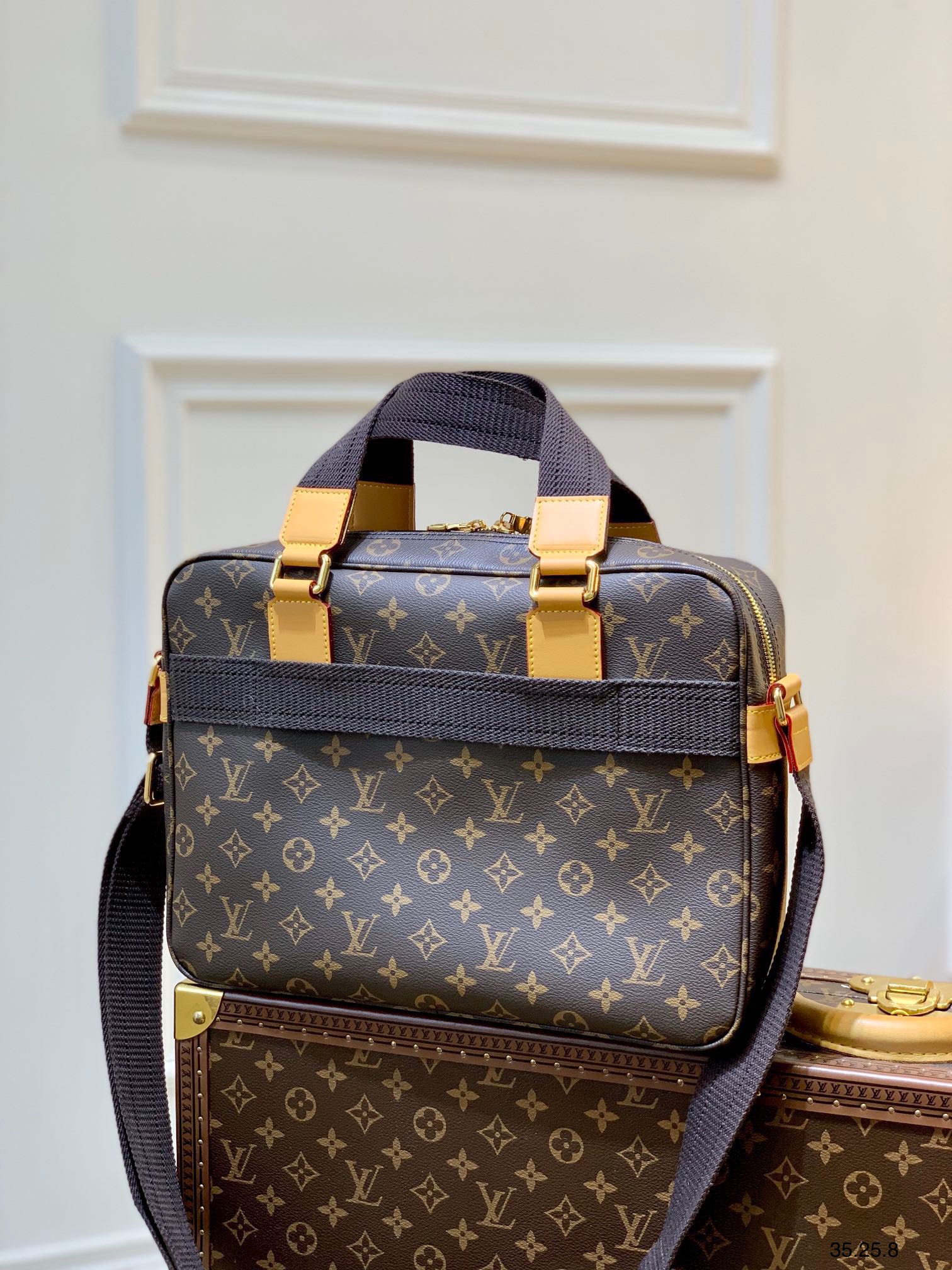 z3377146703028 b9b3ae94df722c09f25b1bb61c7007c9 - T&uacute;i x&aacute;ch nam Louis Vuitton Si&ecirc;u Cấp TXNLV2421