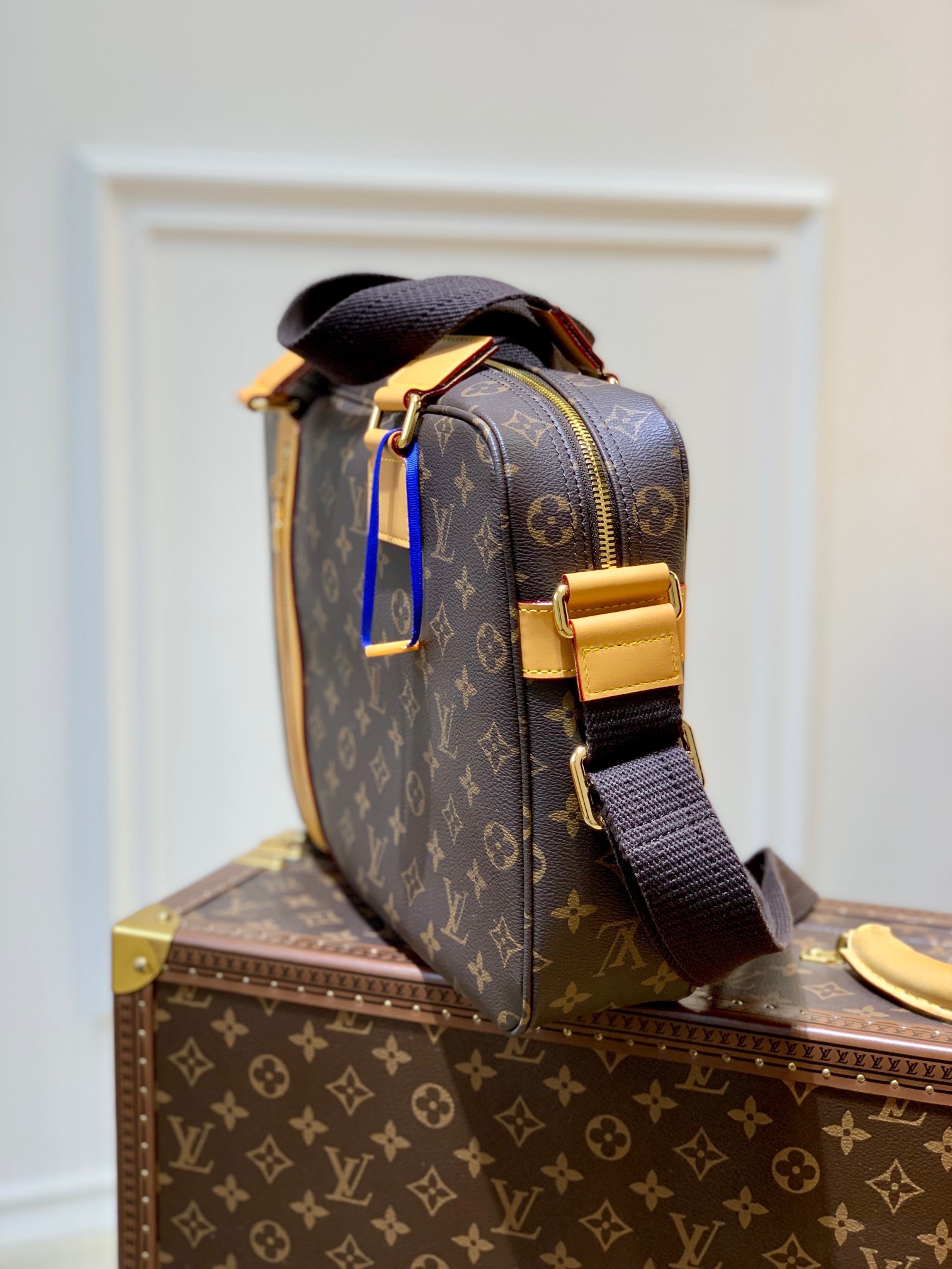 z3377146711048 8d89e54b2b76985abc2a5bdfa2d3408d - T&uacute;i x&aacute;ch nam Louis Vuitton Si&ecirc;u Cấp TXNLV2421