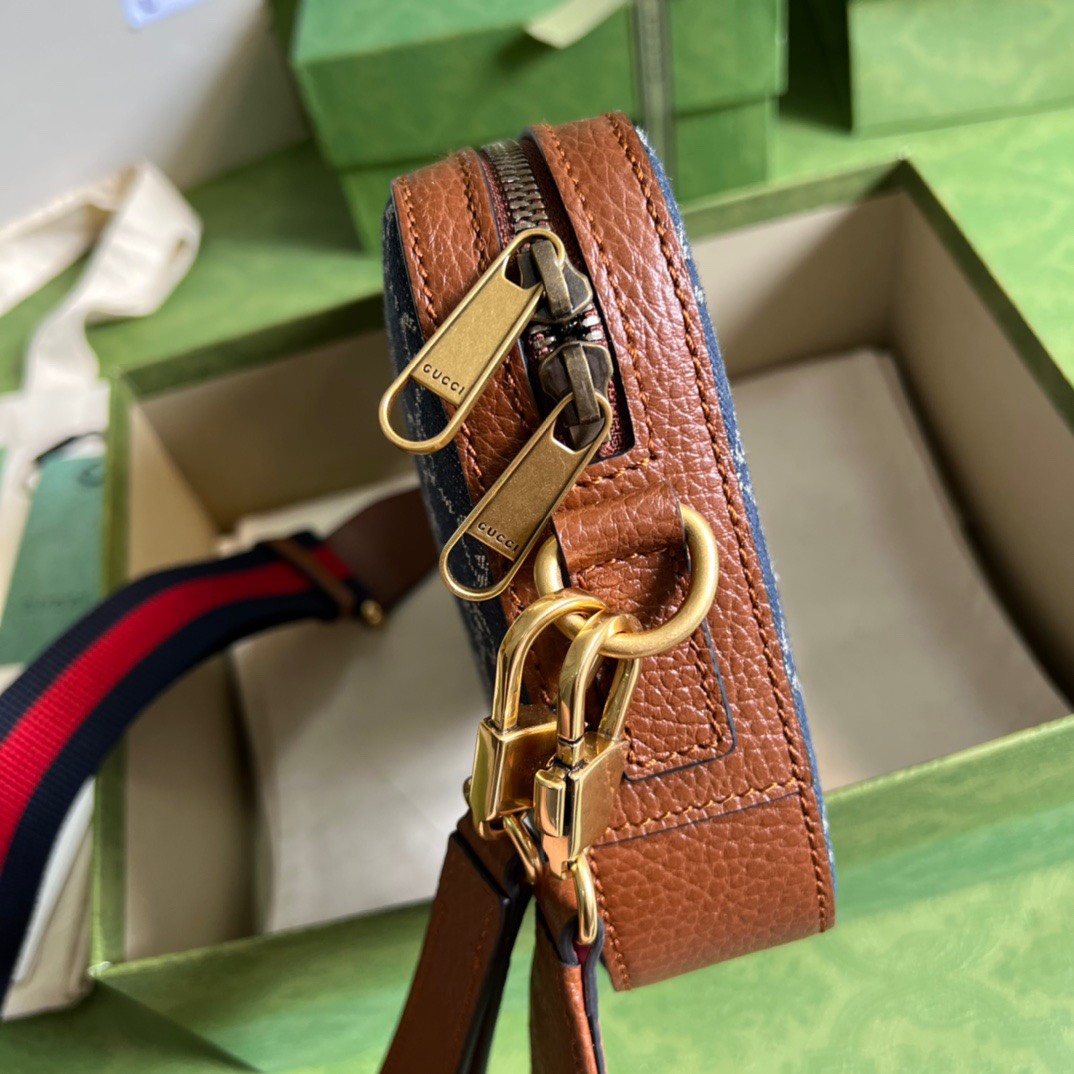 z3386516380099 df5d0ee842a1a9ae245a9da92349e1c6 - T&uacute;i x&aacute;ch nam Gucci si&ecirc;u cấp MSSC2431