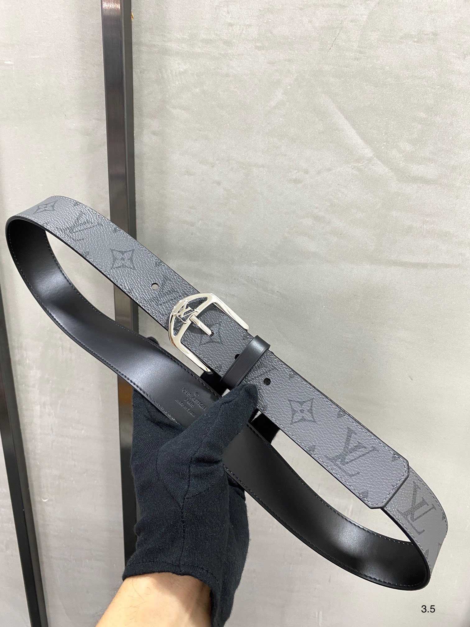 Thắt lưng nam Louis Vuitton siêu cấp TLSC2466 z3435518357321 a28ef440385d0ee7fa74df9ae59e94d4 510x680 - Thắt lưng nam Louis Vuitton siêu cấp TLSC2466