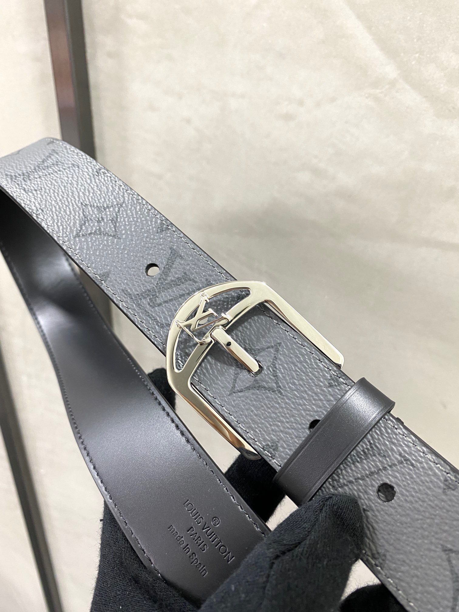 Thắt lưng nam Louis Vuitton siêu cấp TLSC2466 z3435518363793 2415cae97d7fa994a0a7d77eb74f9d6e 510x680 - Thắt lưng nam Louis Vuitton siêu cấp TLSC2466