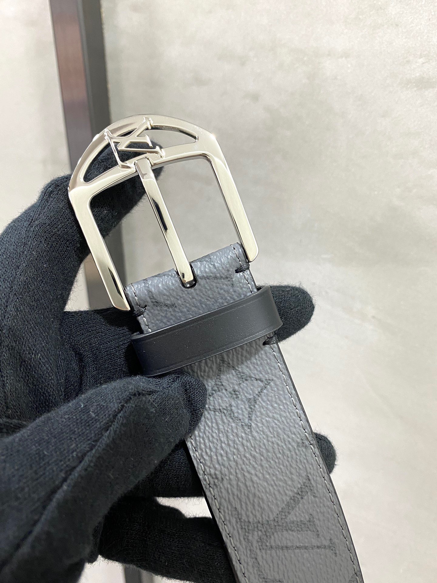 Thắt lưng nam Louis Vuitton siêu cấp TLSC2466 z3435518373200 33f7934e2eb5bfefc142006daa801f25 510x680 - Thắt lưng nam Louis Vuitton siêu cấp TLSC2466