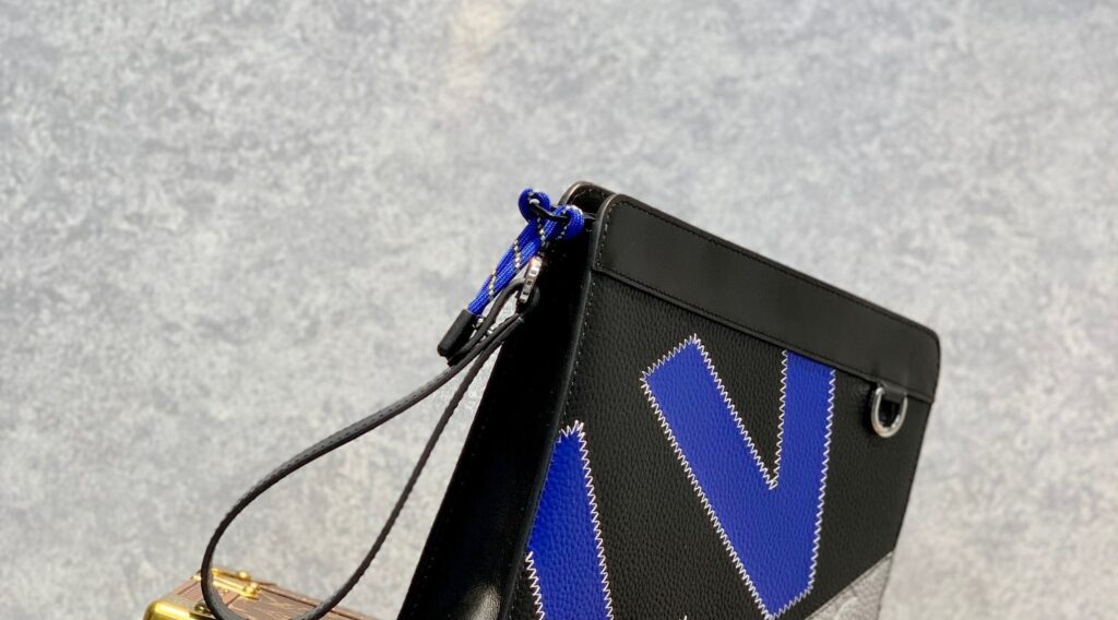 z3473414466149 e0fa8931dfb51fd3c3043ca07dbbf752 1024x568 - V&iacute; nam Louis Vuitton Si&ecirc;u Cấp TXNLV2487