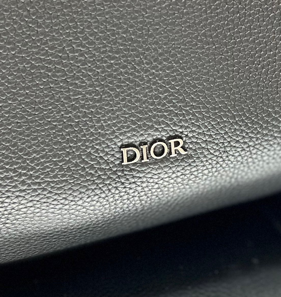 z3493430524953 91186db5811a6271310f10444d0d87c8 - T&uacute;i x&aacute;ch nam Dior si&ecirc;u cấp TXSC2515