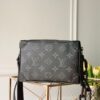 z3508911672704 5c187efdf7d3369b59a9b0a0c5ee93ba 100x100 - Túi xách nam Louis Vuitton Siêu Cấp TXNLV2534