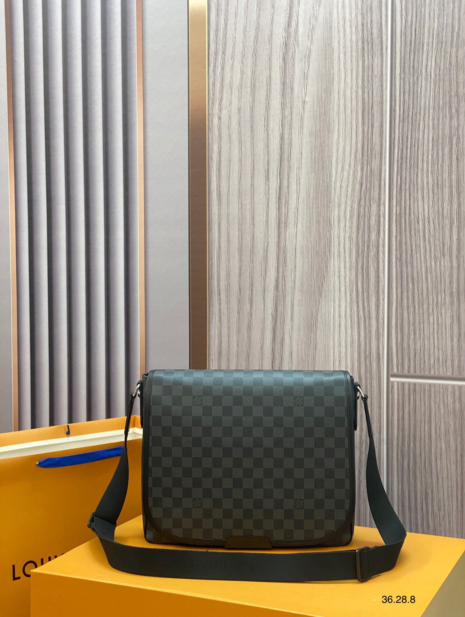 z3530971560536 c754d20510092af479cca1697ff2f36a - T&uacute;i x&aacute;ch nam Louis Vuitton Si&ecirc;u Cấp TXNLV2546