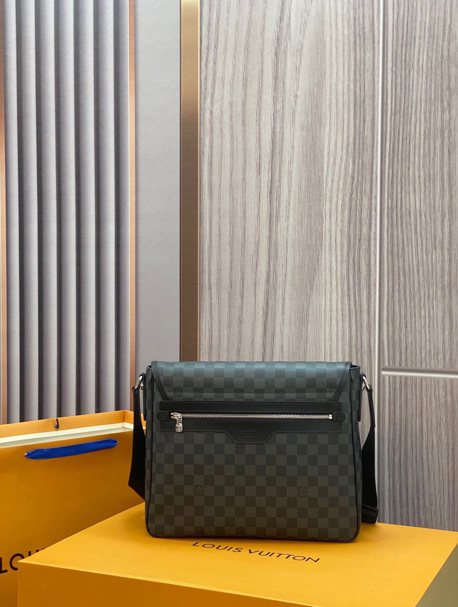 z3530971564534 21f24af6fd9e1ff8f8538945c9c352db - T&uacute;i x&aacute;ch nam Louis Vuitton Si&ecirc;u Cấp TXNLV2546