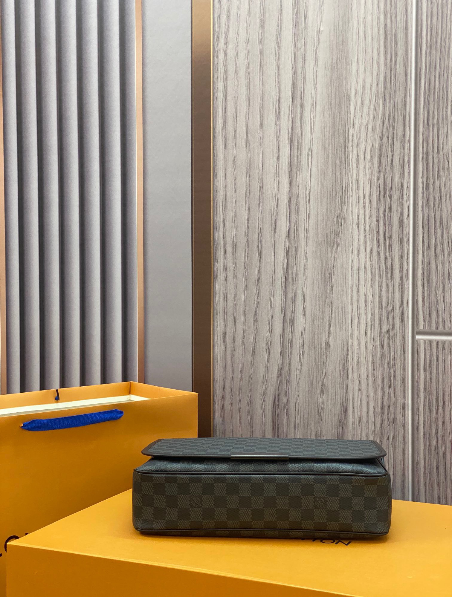 z3530971574955 3bf25503da39e6cb54e4ee752f3db360 - T&uacute;i x&aacute;ch nam Louis Vuitton Si&ecirc;u Cấp TXNLV2546