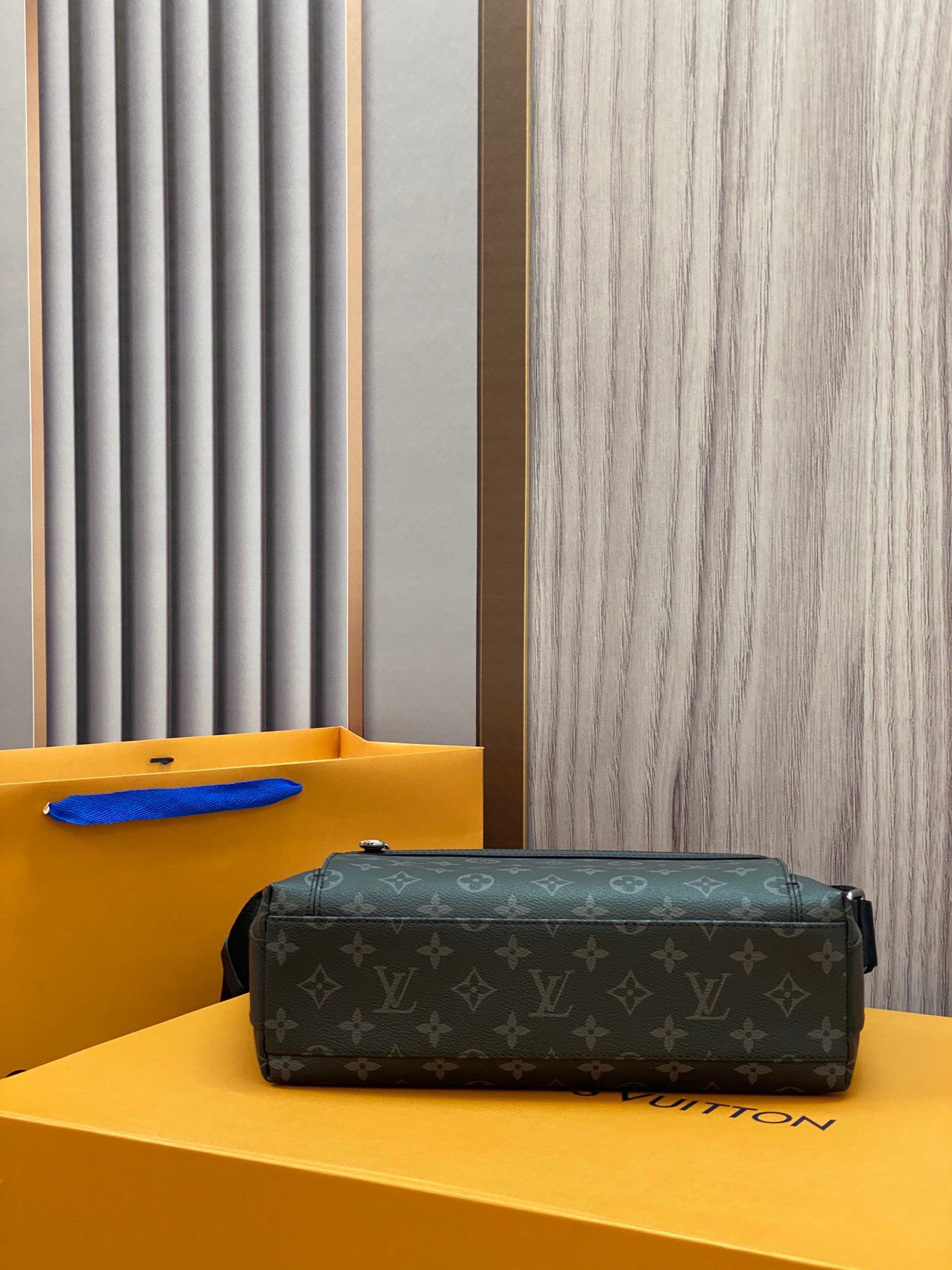 z3530972345239 5cfc0ad448a8f523eeea0f7c8467c70f - T&uacute;i x&aacute;ch nam Louis Vuitton Si&ecirc;u Cấp TXNLV2547