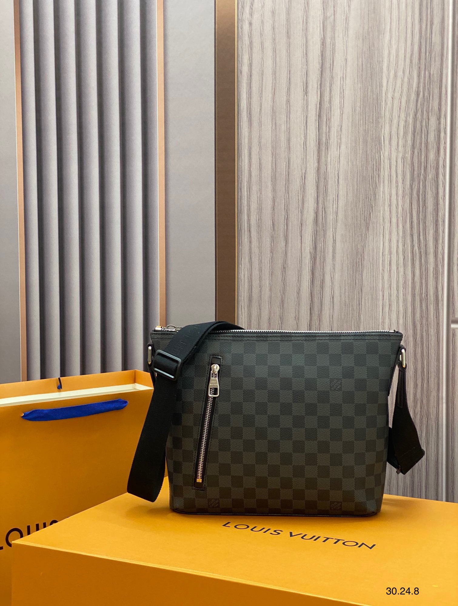 z3530973126250 325f706d2f5d38cfb419a2af9c6781ec - T&uacute;i x&aacute;ch nam Louis Vuitton Si&ecirc;u Cấp TXNLV2549