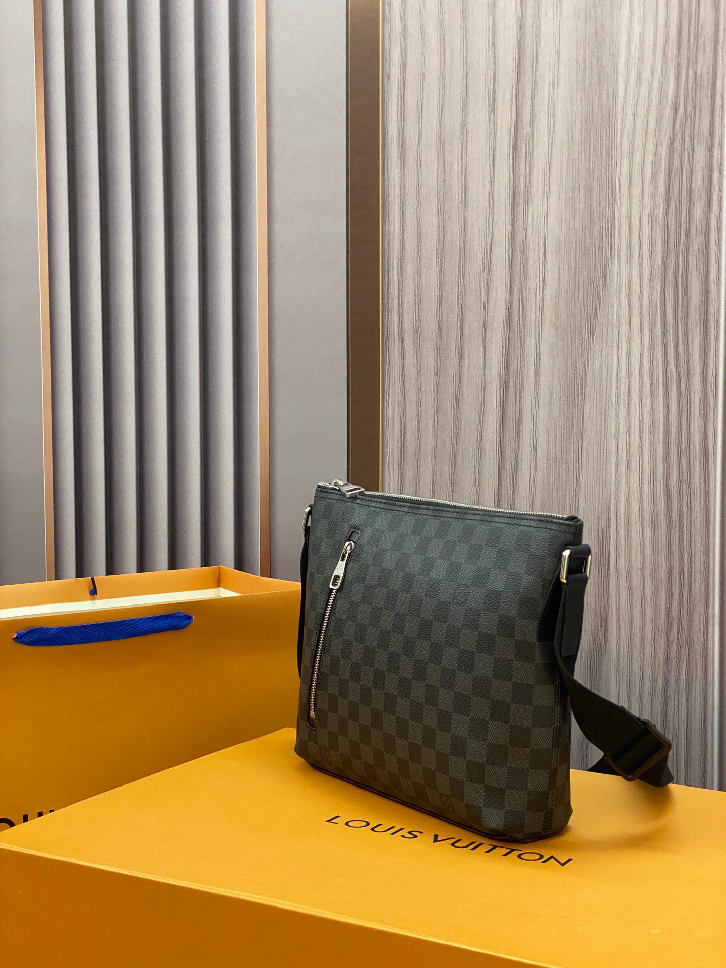 z3530973131654 91197b1735360e250e2c707be2dc9507 - T&uacute;i x&aacute;ch nam Louis Vuitton Si&ecirc;u Cấp TXNLV2549