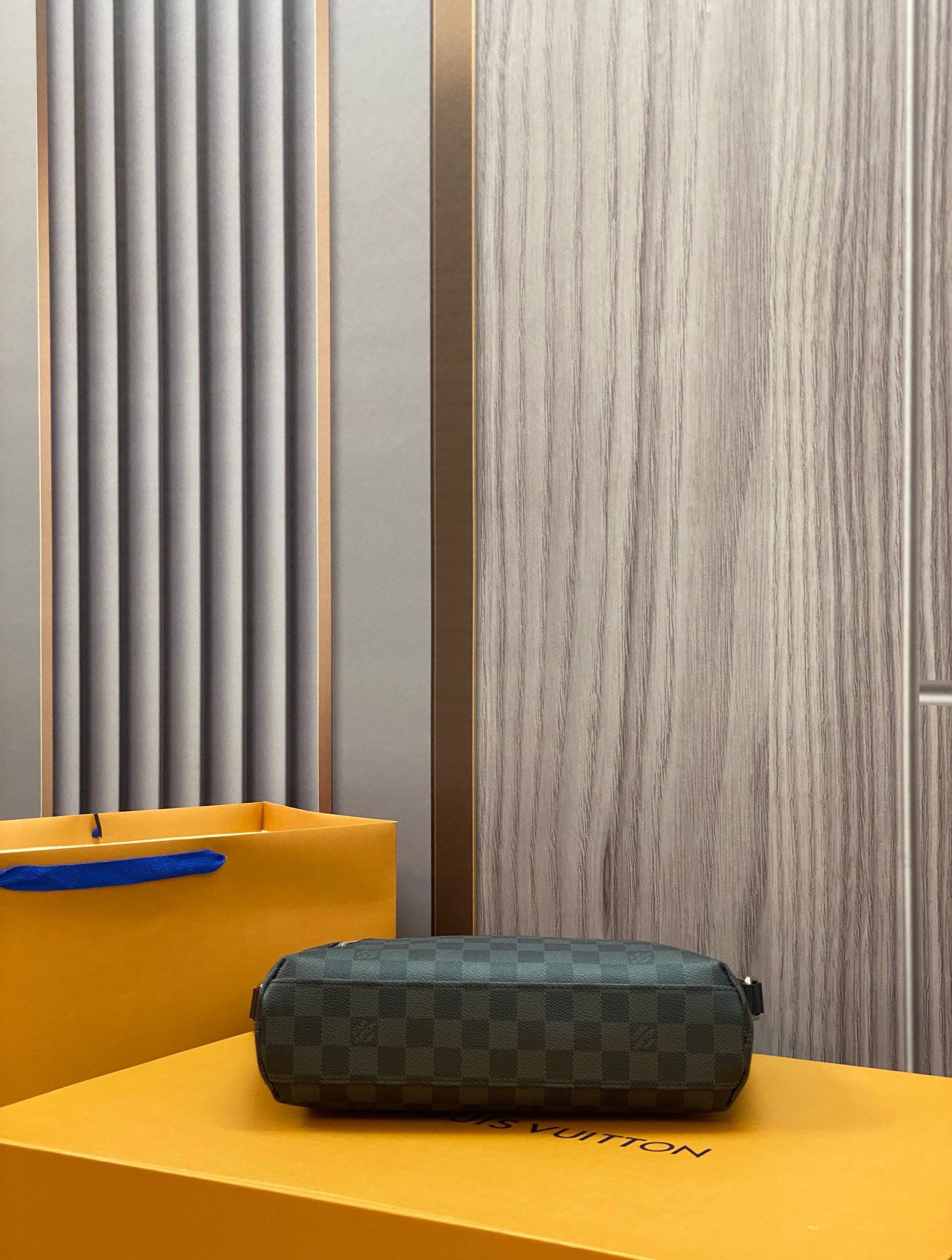 z3530973140996 81ef6f6b6bdd6af1dbf1b923f75818cb - T&uacute;i x&aacute;ch nam Louis Vuitton Si&ecirc;u Cấp TXNLV2549