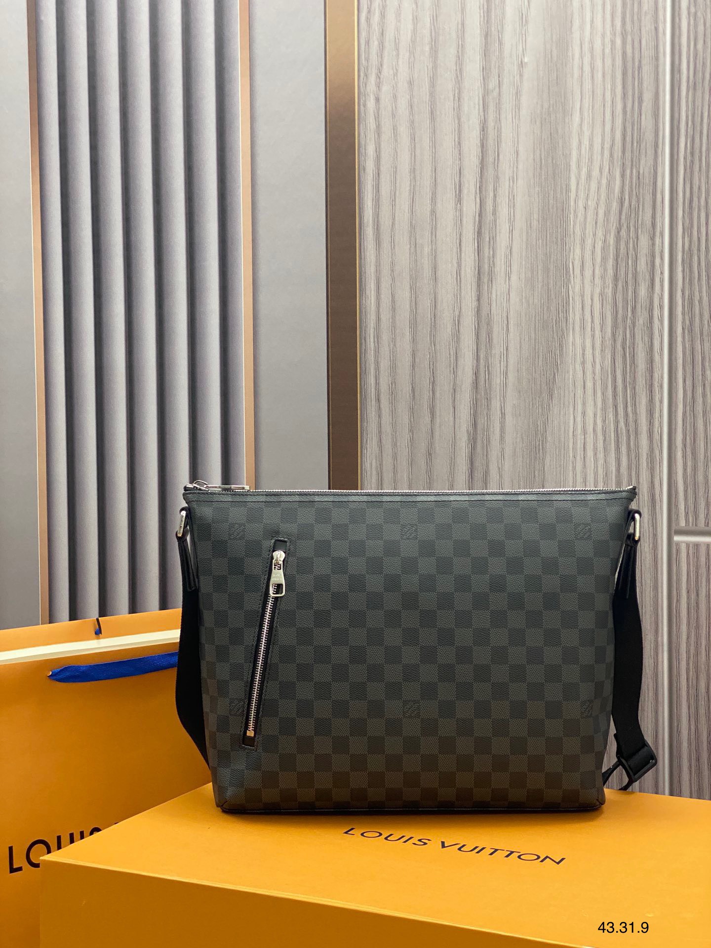 z3530973972747 5cce28feced1c4b55e915c67b0340a5d - Túi xách nam Louis Vuitton Siêu Cấp TXNLV2550 z3530973972747 5cce28feced1c4b55e915c67b0340a5d - Túi xách nam Louis Vuitton Siêu Cấp TXNLV2550