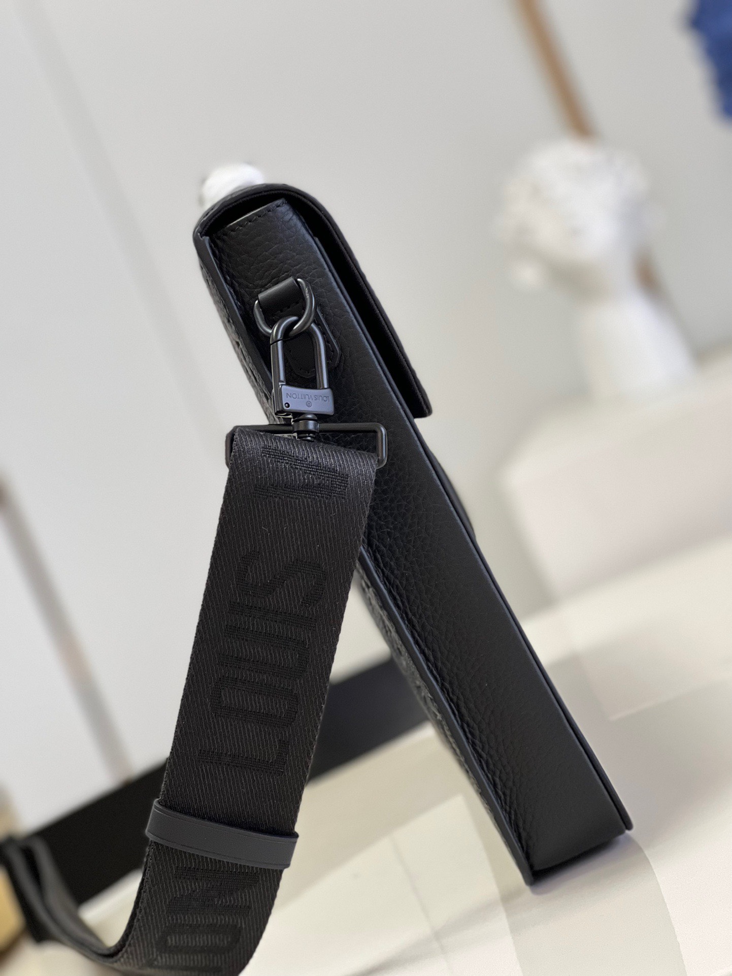 z3553194366308 70f31852d24f6575063d81855d40f6d9 - T&uacute;i x&aacute;ch nam Louis Vuitton Si&ecirc;u Cấp TXNLV2573