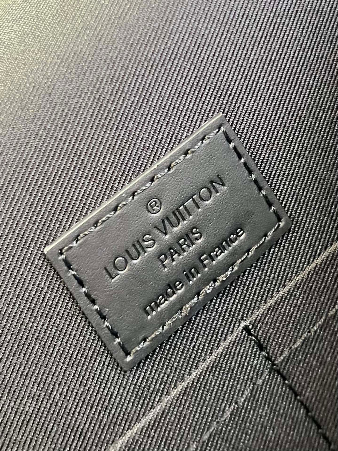 z3553195109506 565ba6b4434907aed26802b0cc9f74b8 - T&uacute;i x&aacute;ch nam Louis Vuitton Si&ecirc;u Cấp TXNLV2573