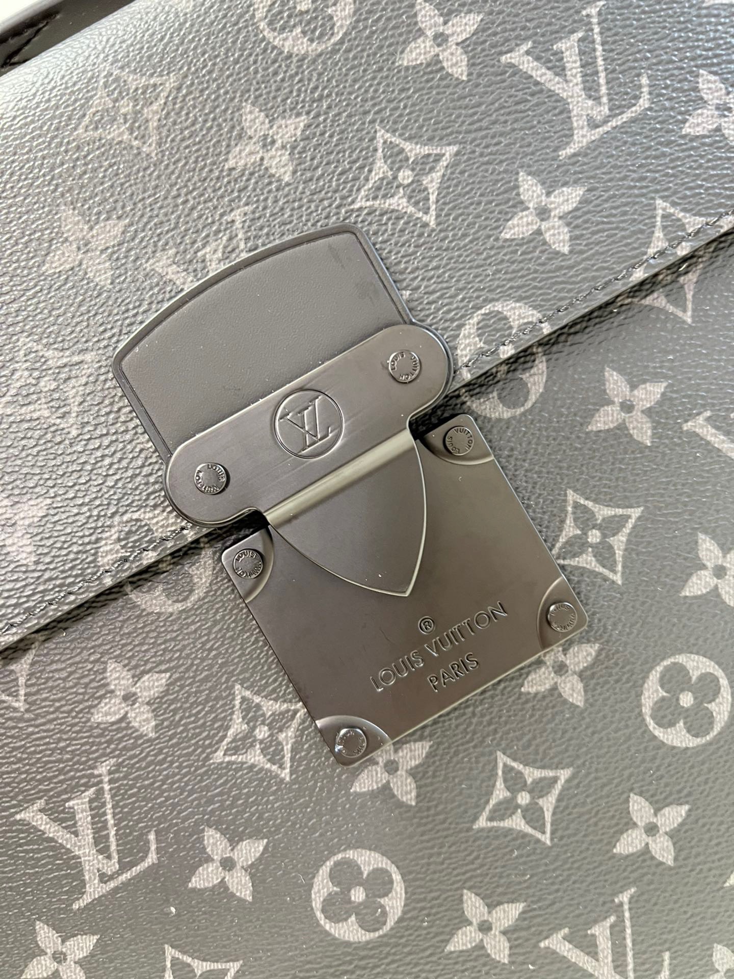 z3553195396675 0c814c9ed8eb6de09e7b5fec0233af2b - Túi xách nam Louis Vuitton Siêu Cấp TXNLV2574 z3553195396675 0c814c9ed8eb6de09e7b5fec0233af2b - Túi xách nam Louis Vuitton Siêu Cấp TXNLV2574