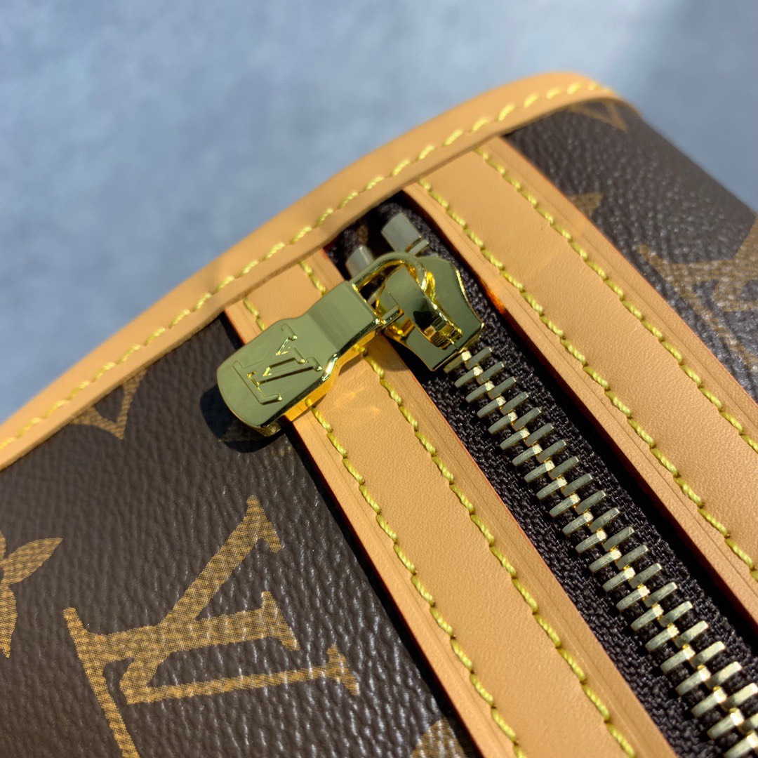 z3578472312319 ba96394fcdf89d1b2e34fac0b6d78f6b - T&uacute;i x&aacute;ch nam Louis Vuitton Si&ecirc;u Cấp TXNLV2591