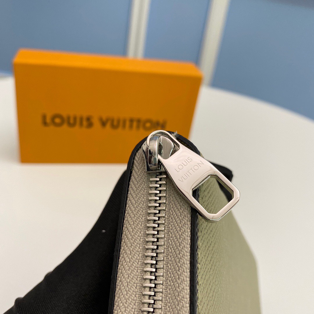 z3675387308339 13356761a33e3aed98af3e5749072a01 - V&iacute; nam Louis Vuitton Si&ecirc;u Cấp TXNLV2680