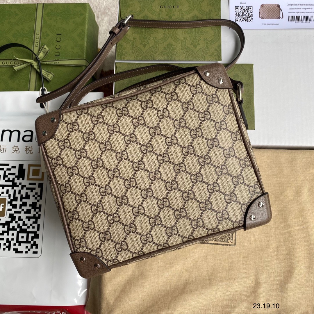 z3690719125792 b0ce8f431a1f25da37038523bd6003c0 - T&uacute;i x&aacute;ch nam Gucci si&ecirc;u cấp MSSC2692
